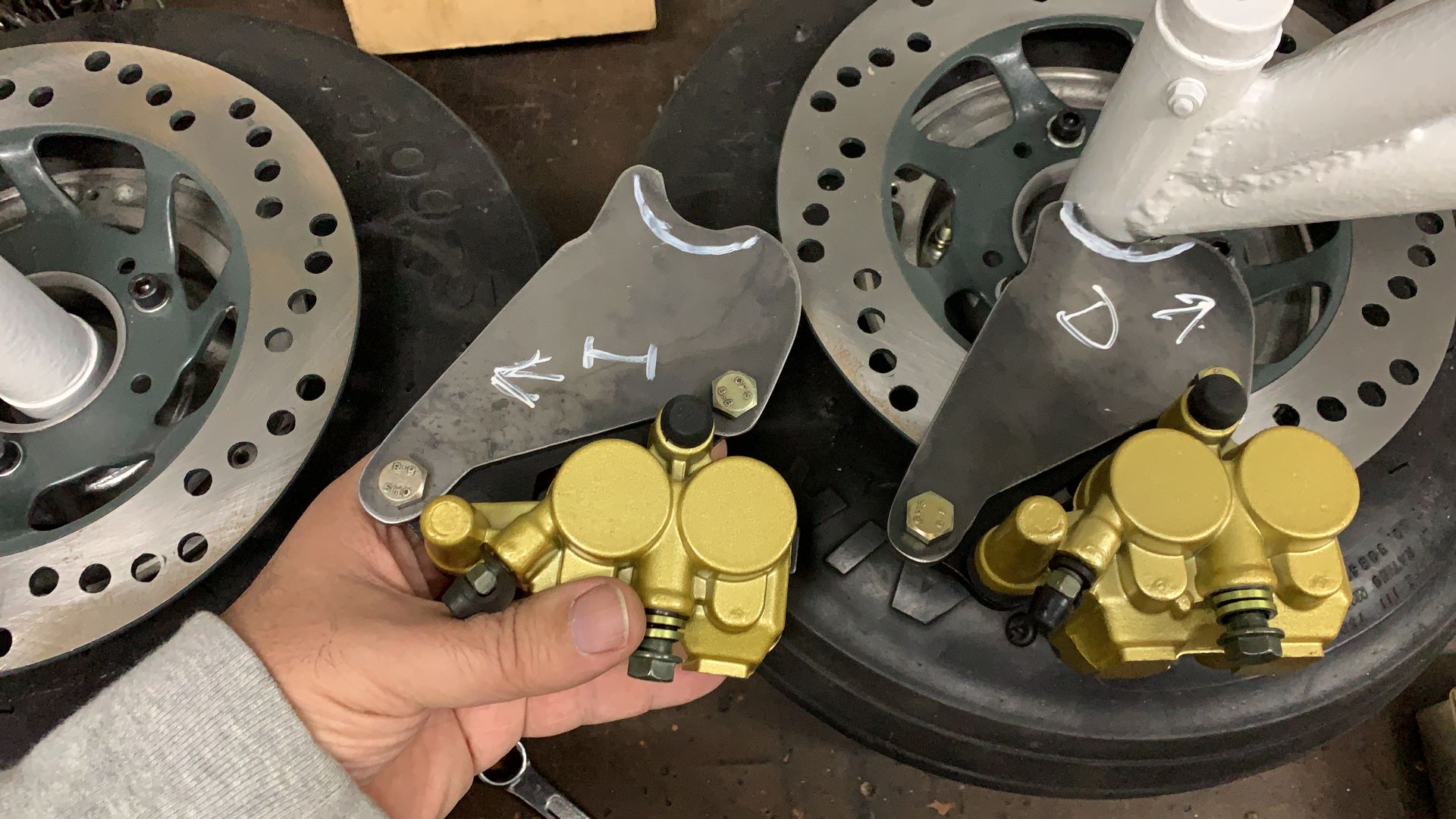 Instalación de los Caliper de Freno. Fácil MS 1/3 Avión Experimental